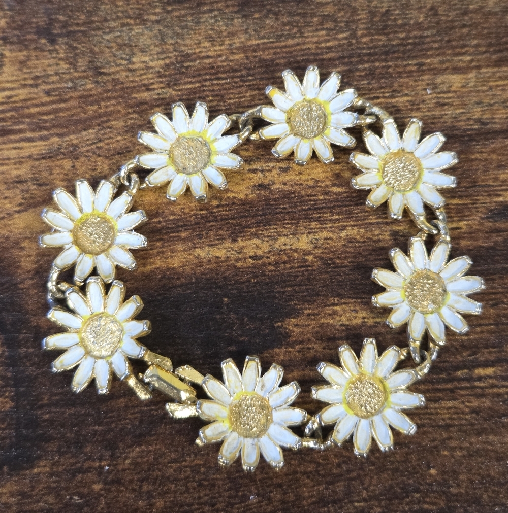 Weiss Vintage Metal Daisy Bracelet